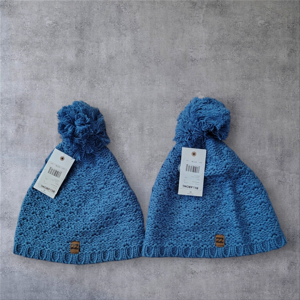 Stylish Blue Pom-Pom Beanie Set Billabong